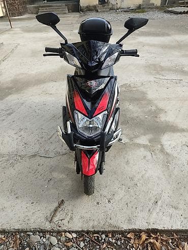 Скутер/мопед спортивного стиля - Кузов: агрессивный дизайн, чёрный с at lalafo.kg Скутер/мопед спортивного стиля - Кузов: агрессивный дизайн, чёрный с