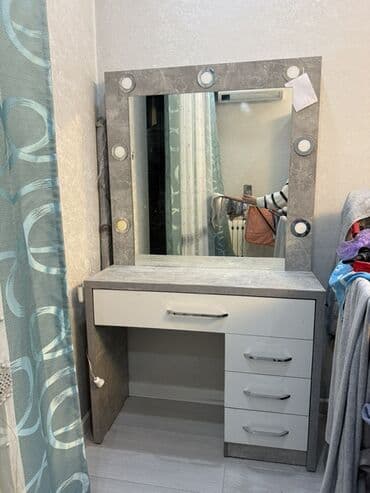 Гримерный туалетный столик с зеркалом и подсветкой. - Большое at lalafo.kg Гримерный туалетный столик с зеркалом и подсветкой. - Большое