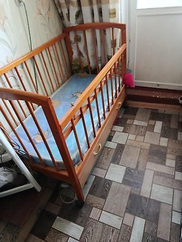 Манеж-кровать, Б/у, С комодом, ЛДСП at lalafo.kg Манеж-кровать, Б/у, С комодом, ЛДСП