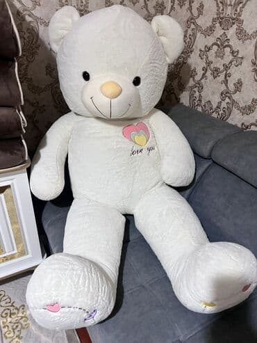 Большой плюшевый медведь белого цвета. - Размер: гигантский, почти во at lalafo.kg Большой плюшевый медведь белого цвета. - Размер: гигантский, почти во