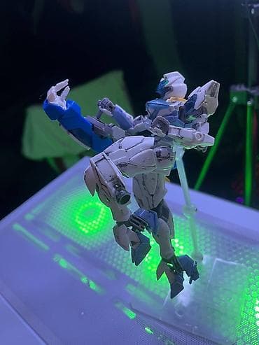 Коллекционная фигурка Gundam высотой 14 см — отличный выбор для at lalafo.kg Коллекционная фигурка Gundam высотой 14 см — отличный выбор для
