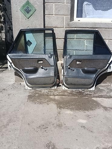 Пара задних дверей для легкового автомобиля Мазда 323 1986 г выпуска at lalafo.kg Пара задних дверей для легкового автомобиля Мазда 323 1986 г выпуска