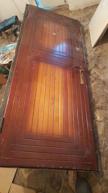 Металл сейф эшиктери: Үйлөр жана батирлер үчүн эшик, Жыгач, Бир эшиктуу, Оң кол, түсү - Күрөң lalafo.kg да — 1 Металл сейф эшиктери: Үйлөр жана батирлер үчүн эшик, Жыгач, Бир эшиктуу, Оң кол, түсү - Күрөң — 1