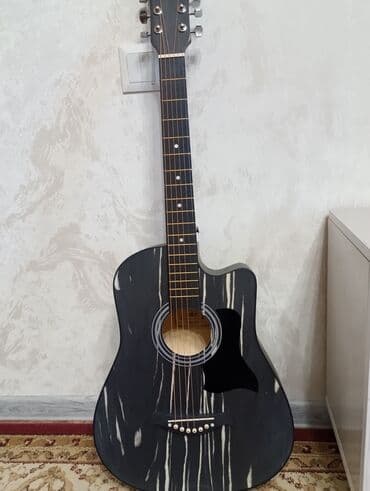 Акустическая гитара с вырезом (cutaway), дредноут, цвет: черный с at lalafo.kg Акустическая гитара с вырезом (cutaway), дредноут, цвет: черный с