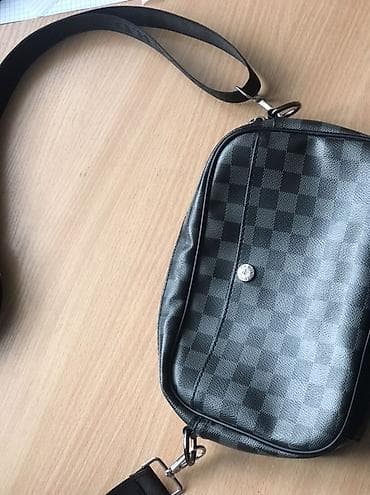 Классикалык сумкалар: Мужская сумка через плечо в стиле Louis Vuitton, темно‑серая/черная с lalafo.kg да — 3 Классикалык сумкалар: Мужская сумка через плечо в стиле Louis Vuitton, темно‑серая/черная с — 3