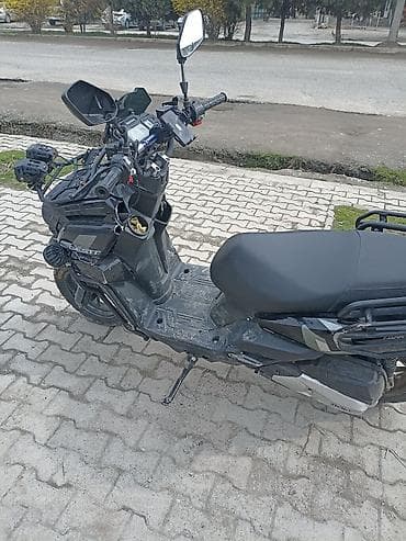 Макси-скутер 150 куб. см, Бензин, Б/у at lalafo.kg Макси-скутер 150 куб. см, Бензин, Б/у