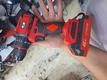 Универсальная аккумуляторная дрель-шуруповерт в красно-черном корпусе at lalafo.kg Универсальная аккумуляторная дрель-шуруповерт в красно-черном корпусе