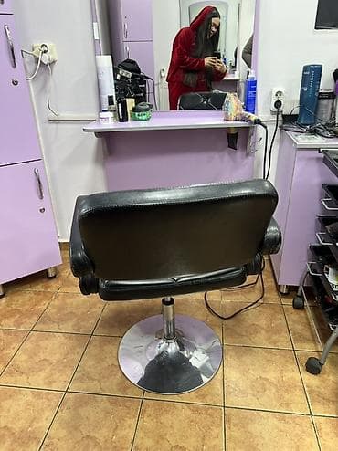 Парикмахерское кресло на гидроподъёмнике ТОРГ УМЕСТЕН - Обивка at lalafo.kg Парикмахерское кресло на гидроподъёмнике ТОРГ УМЕСТЕН - Обивка