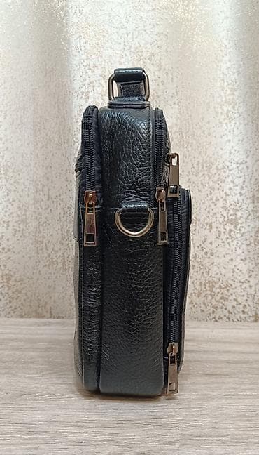 Барсетка, Материал: Натуральная кожа, Застежка на молнии, Множество карманов, Моющийся материал, Б/у at lalafo.kg Барсетка, Материал: Натуральная кожа, Застежка на молнии, Множество карманов, Моющийся материал, Б/у