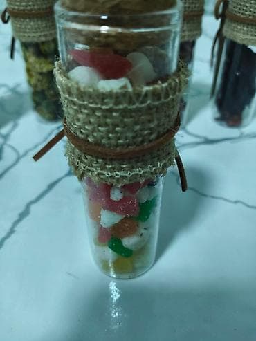 Бонбоньерки: Чай в мини баночках разные (роза, ромашки, финики, жазмины, яблоки и at lalafo.kg — 6 Бонбоньерки: Чай в мини баночках разные (роза, ромашки, финики, жазмины, яблоки и — 6