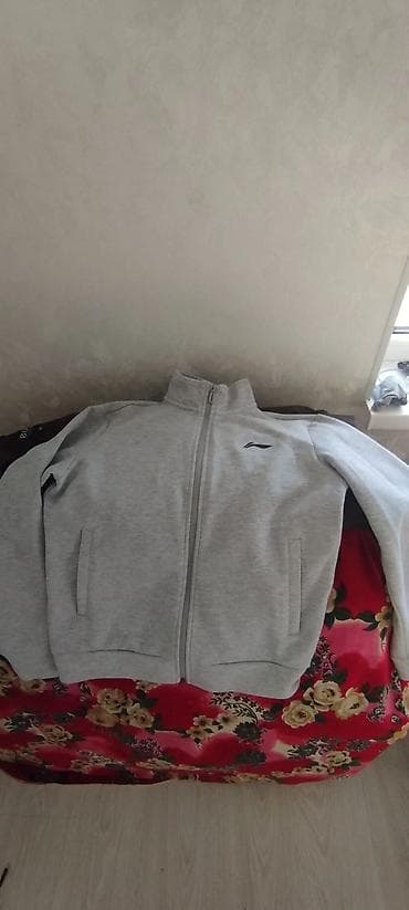 Лининг оригинал Серая спортивная кофта на молнии - Прямой крой at lalafo.kg Лининг оригинал Серая спортивная кофта на молнии - Прямой крой