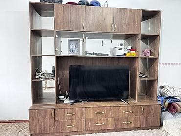 Стенка/горка для гостиной из ЛДСП под дерево. - Компоновка: тумба под lalafo.kg да — 1 Стенка/горка для гостиной из ЛДСП под дерево. - Компоновка: тумба под — 1