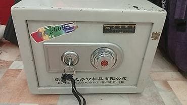 Сейф металлический компактный для документов и ценностей at lalafo.kg Сейф металлический компактный для документов и ценностей