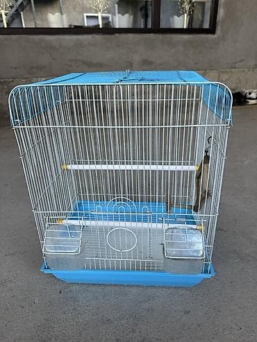 Клетка для мелких и средних птиц - Материал: металлические прутья с at lalafo.kg Клетка для мелких и средних птиц - Материал: металлические прутья с