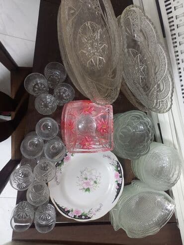 Набор столовой посуды из стекла и фарфора, микс форм и рисунков. В at lalafo.kg Набор столовой посуды из стекла и фарфора, микс форм и рисунков. В