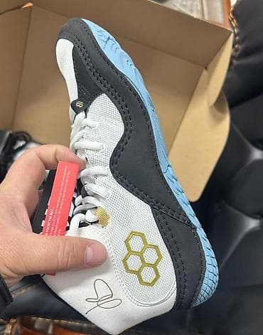 Борцовки (реслинг-ботинки) с пчелиным/сотовым логотипом. - Пара в at lalafo.kg Борцовки (реслинг-ботинки) с пчелиным/сотовым логотипом. - Пара в