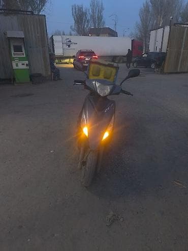 Скутер с багажным боксом для доставки срочно - Компактный городской at lalafo.kg Скутер с багажным боксом для доставки срочно - Компактный городской