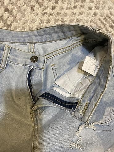 Джинсовые шорты, светло‑голубой деним - Посадка: средняя - Застежка at lalafo.kg Джинсовые шорты, светло‑голубой деним - Посадка: средняя - Застежка