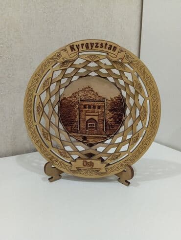 Сувенир деревянная тарелка бу в хорошем состоянии ЦУМ, Ошский рынок at lalafo.kg Сувенир деревянная тарелка бу в хорошем состоянии ЦУМ, Ошский рынок