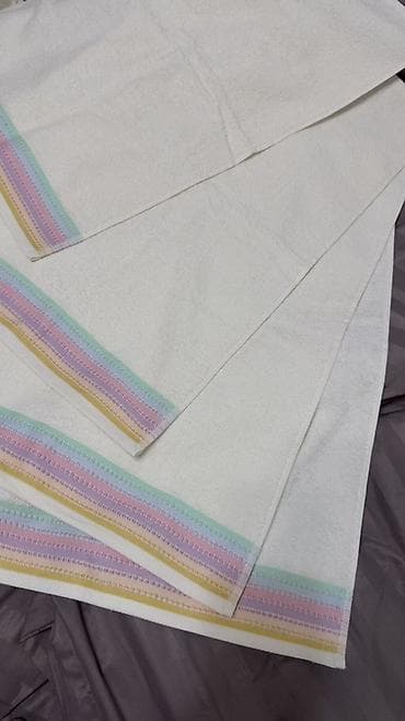 Набор махровых полотенец, белые, с декоративной каймой пастельных at lalafo.kg Набор махровых полотенец, белые, с декоративной каймой пастельных