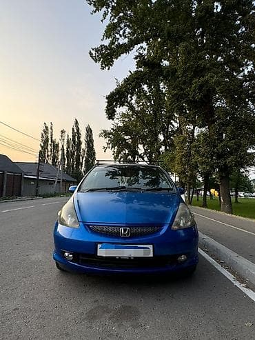 Honda Fit: 2003 г., 1.5 л, Вариатор at lalafo.kg Honda Fit: 2003 г., 1.5 л, Вариатор