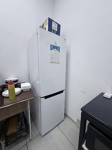 Холодильник Indesit, Б/у, Двухкамерный at lalafo.kg Холодильник Indesit, Б/у, Двухкамерный