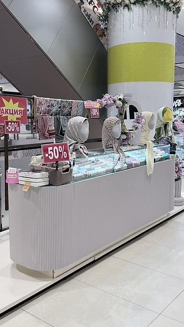 Витрины с дизайнерским ремонтом продаю в связи с закрытием островка at lalafo.kg Витрины с дизайнерским ремонтом продаю в связи с закрытием островка