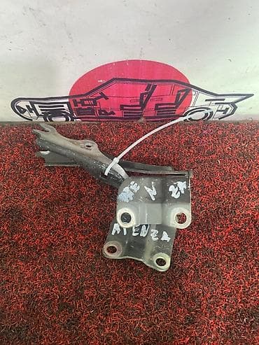 Петли капота Mazda, Б/у, Оригинал at lalafo.kg Петли капота Mazda, Б/у, Оригинал