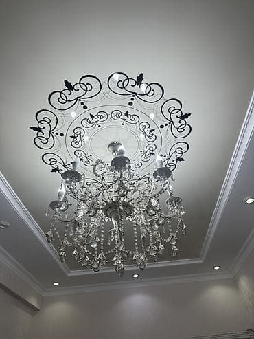 Классическая хрустальная Б/У люстра с обильным декором - Материал at lalafo.kg Классическая хрустальная Б/У люстра с обильным декором - Материал