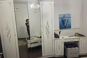 Белый спальный гарнитур с зеркальным шкафом и туалетным столиком и at lalafo.kg Белый спальный гарнитур с зеркальным шкафом и туалетным столиком и