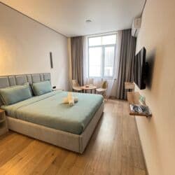 Стильный номер-студия с собственной ванной комнатой - Просторная at lalafo.kg Стильный номер-студия с собственной ванной комнатой - Просторная