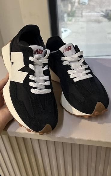 Новые Кроссовки New Balance 327, черно-белая расцветка. - Верх at lalafo.kg Новые Кроссовки New Balance 327, черно-белая расцветка. - Верх