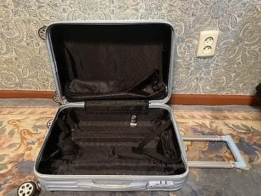 Чемодан, Материал: Пластик, Маленький (до 40 л) at lalafo.kg — 1 Чемодан, Материал: Пластик, Маленький (до 40 л) — 1