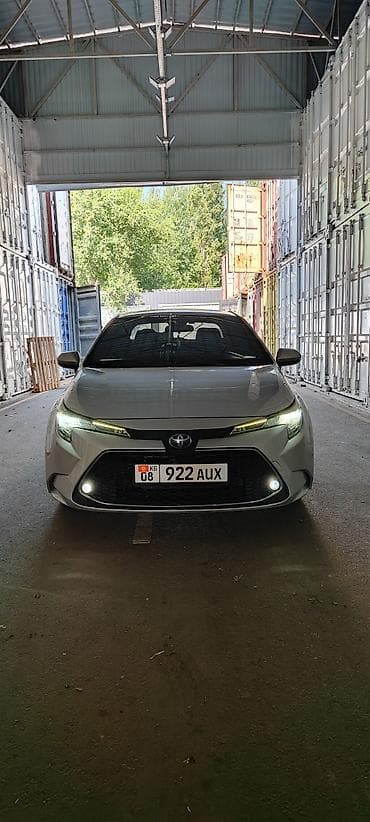Toyota Corolla: 2019 г., 1.8 л, Гибрид, Седан at lalafo.kg Toyota Corolla: 2019 г., 1.8 л, Гибрид, Седан