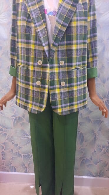 Костюм брючный, двойка. На девочку 11-13лет. Рост 150-158см. Состояние at lalafo.kg Костюм брючный, двойка. На девочку 11-13лет. Рост 150-158см. Состояние