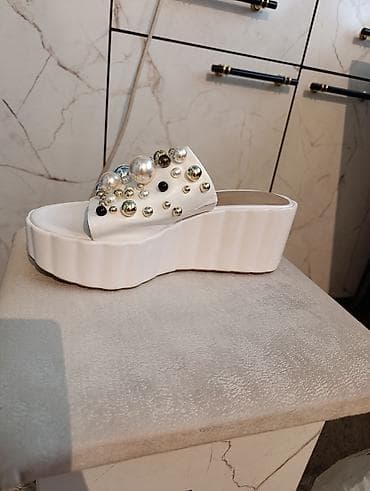 Босоножки, 38, Bertoni, Новый, цвет - Белый at lalafo.kg Босоножки, 38, Bertoni, Новый, цвет - Белый