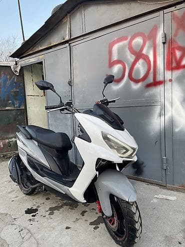 Макси-скутер 180 куб. см, Бензин, Б/у at lalafo.kg Макси-скутер 180 куб. см, Бензин, Б/у