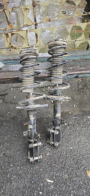 Задний амортизатор Toyota 2005 г., Б/у, Оригинал, Япония at lalafo.kg Задний амортизатор Toyota 2005 г., Б/у, Оригинал, Япония