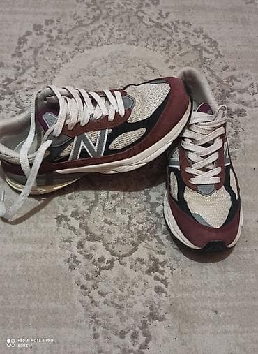 Кроссовки New Balance 990v5 - Оригинальный силуэт серии 990 - Верх at lalafo.kg Кроссовки New Balance 990v5 - Оригинальный силуэт серии 990 - Верх