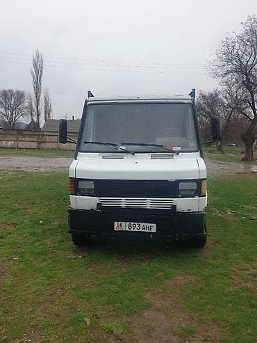 Грузовик, Mercedes-Benz, Стандарт, 4 т, Б/у at lalafo.kg Грузовик, Mercedes-Benz, Стандарт, 4 т, Б/у
