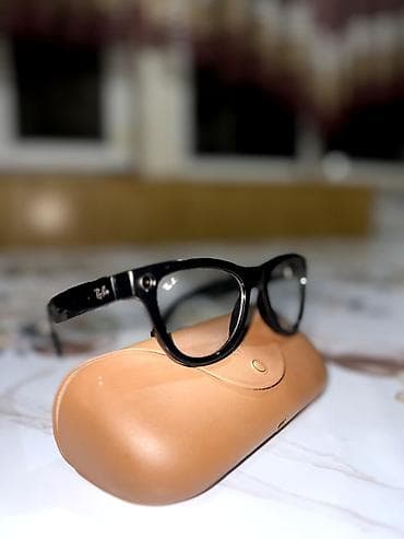 Очки Ray-Ban Wayfarer с футляром - Классическая прямоугольная оправа at lalafo.kg Очки Ray-Ban Wayfarer с футляром - Классическая прямоугольная оправа