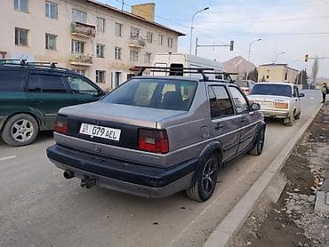Volkswagen Jetta: 1990 г., 1.8 л, Ручные, Бензин, Седан at lalafo.kg Volkswagen Jetta: 1990 г., 1.8 л, Ручные, Бензин, Седан