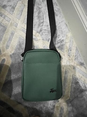 Компактная наплечная сумка Lacoste - Цвет: тёмно‑зелёный корпус at lalafo.kg Компактная наплечная сумка Lacoste - Цвет: тёмно‑зелёный корпус