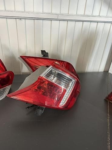 Комплект передних фар Lexus 2005 г., Б/у, Оригинал, США at lalafo.kg Комплект передних фар Lexus 2005 г., Б/у, Оригинал, США