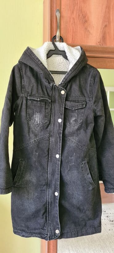 Утеплённая джинсовая парка. Длина по колено, зависит от роста at lalafo.kg Утеплённая джинсовая парка. Длина по колено, зависит от роста