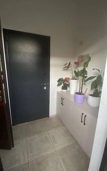 По срочной цене продаю нежилое помещение в районе Пишпек, по улице lalafo.kg да — 6 По срочной цене продаю нежилое помещение в районе Пишпек, по улице — 6