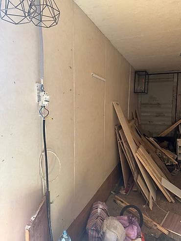 Металлический морской контейнер с пристроенной крышей и входной дверью at lalafo.kg — 5 Металлический морской контейнер с пристроенной крышей и входной дверью — 5