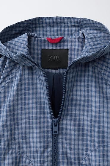 Детская двусторонняя ветровка с капюшоном - Формат: reversible — at lalafo.kg Детская двусторонняя ветровка с капюшоном - Формат: reversible —