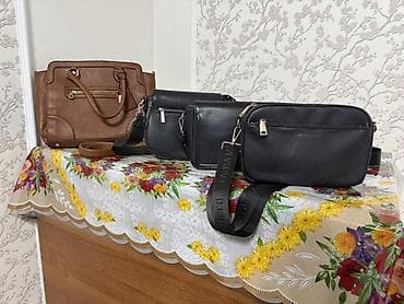 Классическая сумка, Материал: Экокожа, Регулируемый ремень, Женские, Б/у at lalafo.kg Классическая сумка, Материал: Экокожа, Регулируемый ремень, Женские, Б/у