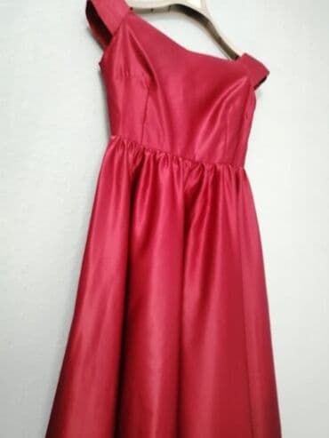 Вечернее платье, Пышное, Длинная модель, Атлас, Без рукавов, S at lalafo.kg Вечернее платье, Пышное, Длинная модель, Атлас, Без рукавов, S